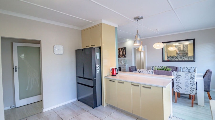 6 Bedroom Property for Sale in Gonubie North Eastern Cape